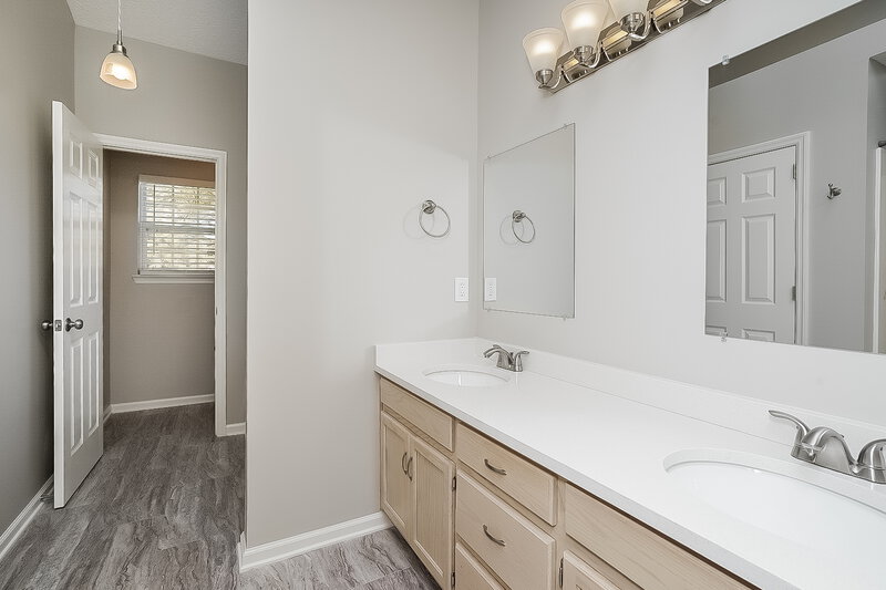 2,640/Mo, 400 Hunters Path Ct Hermitage, TN 37076 Master Bathroom View