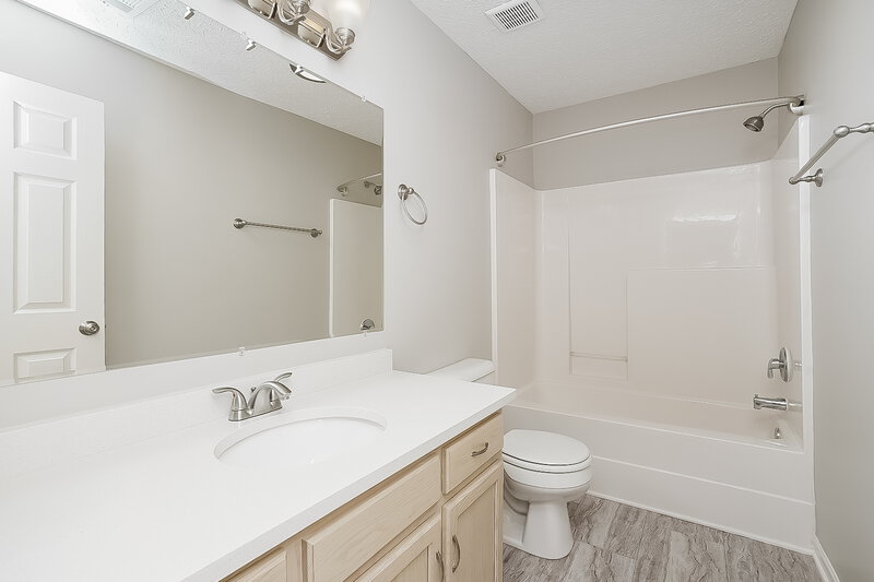 2,640/Mo, 400 Hunters Path Ct Hermitage, TN 37076 Bathroom View 2