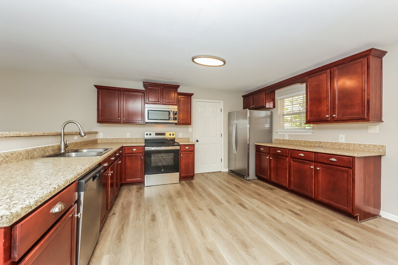 2,450/Mo, 2010 Slayton Dr Spring Hill, TN 37174 Kitchen View