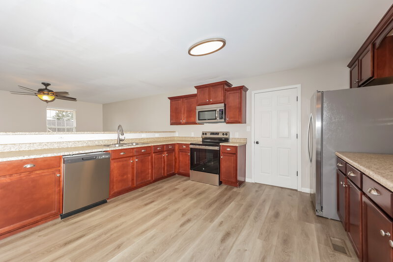 2,450/Mo, 2010 Slayton Dr Spring Hill, TN 37174 Kitchen View 2