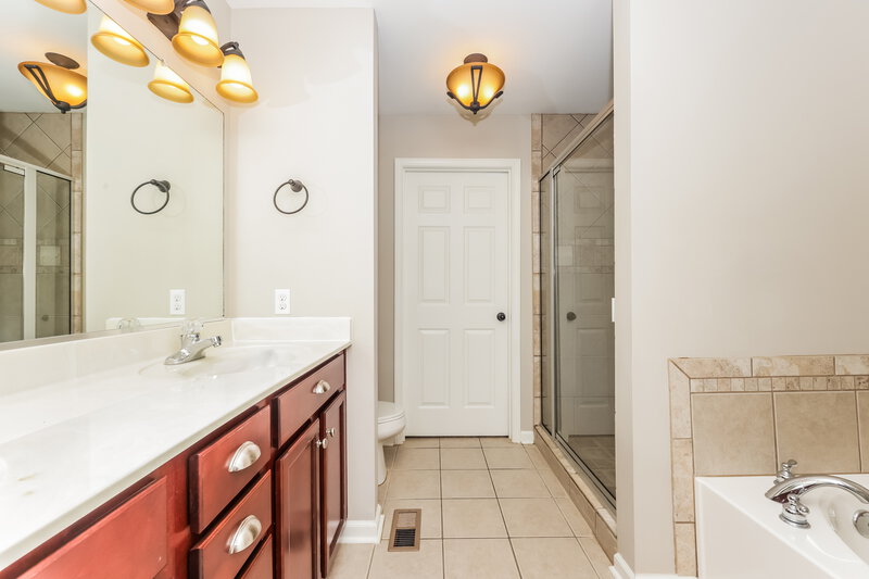 2,450/Mo, 2010 Slayton Dr Spring Hill, TN 37174 Main Bathroom View