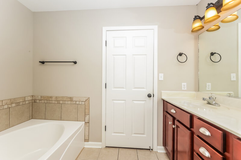 2,450/Mo, 2010 Slayton Dr Spring Hill, TN 37174 Main Bathroom View 2