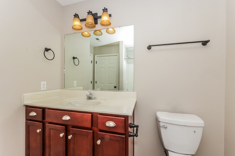 2,450/Mo, 2010 Slayton Dr Spring Hill, TN 37174 Bathroom View
