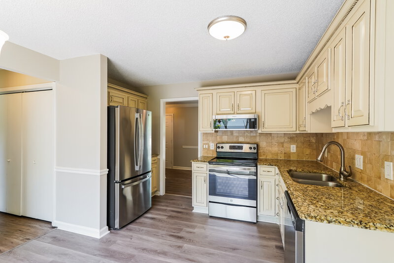 2,145/Mo, 111 Dorchester Ct Goodlettsville, TN 37072 Kitchen View 2