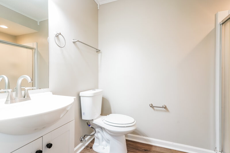 2,145/Mo, 111 Dorchester Ct Goodlettsville, TN 37072 Main Bathroom View