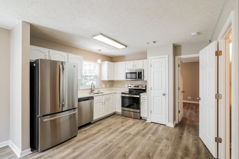 2,110/Mo, 712 Ashwell Close Antioch, TN 37013 Kitchen View