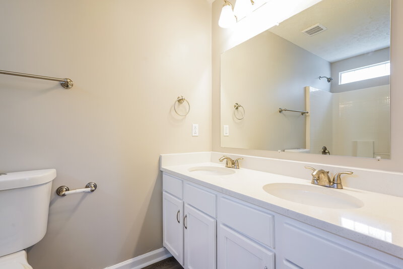 2,110/Mo, 712 Ashwell Close Antioch, TN 37013 Main Bathroom View