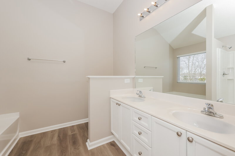 2,080/Mo, 7233 Legacy Dr Antioch, TN 37013 Main Bathroom View