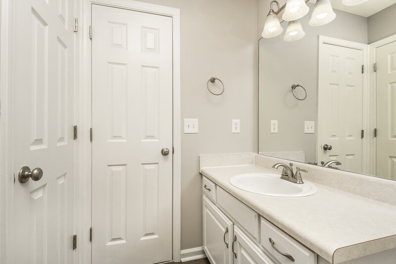 2,320/Mo, 937 Pebble Beach Cir Mount Juliet, TN 37122 Main Bathroom View