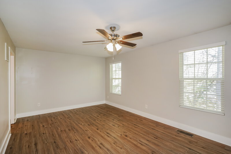 2,525/Mo, 120 Alred Cir Hendersonville, TN 37075 Main Bedroom View 2