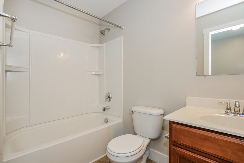 2,525/Mo, 120 Alred Cir Hendersonville, TN 37075 Bathroom View