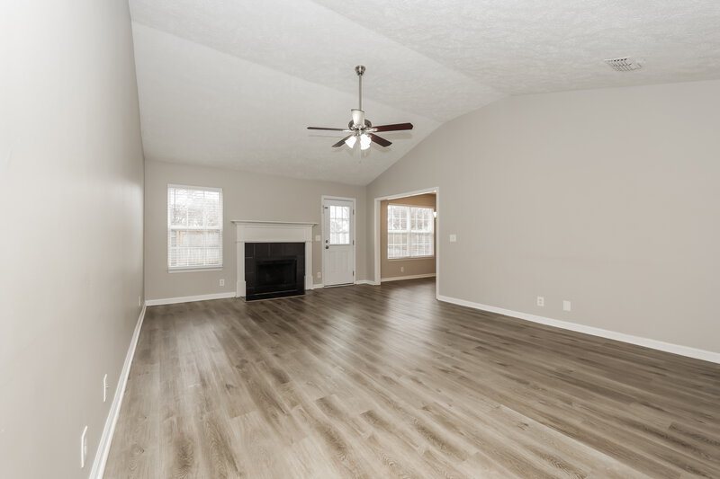 1,805/Mo, 1295 Tiree Dr Murfreesboro, TN 37128 Living Room View 2