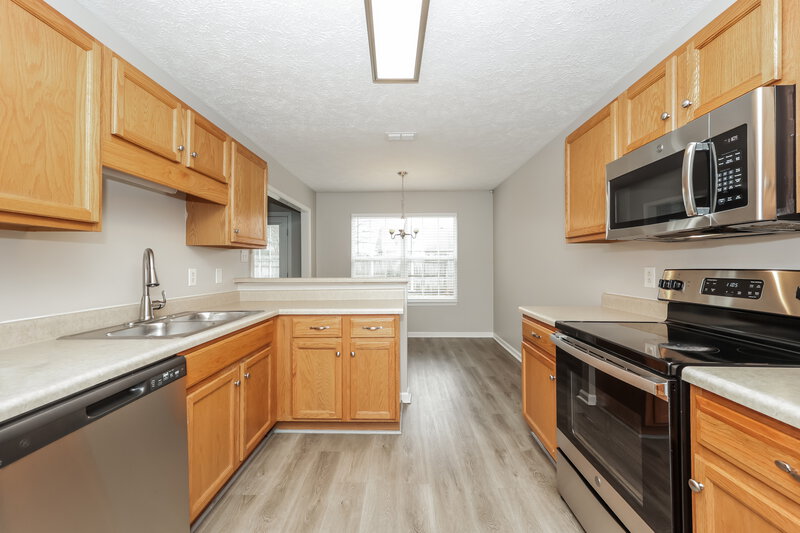 1,805/Mo, 1295 Tiree Dr Murfreesboro, TN 37128 Kitchen View 2