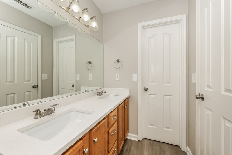 1,805/Mo, 1295 Tiree Dr Murfreesboro, TN 37128 Main Bathroom View