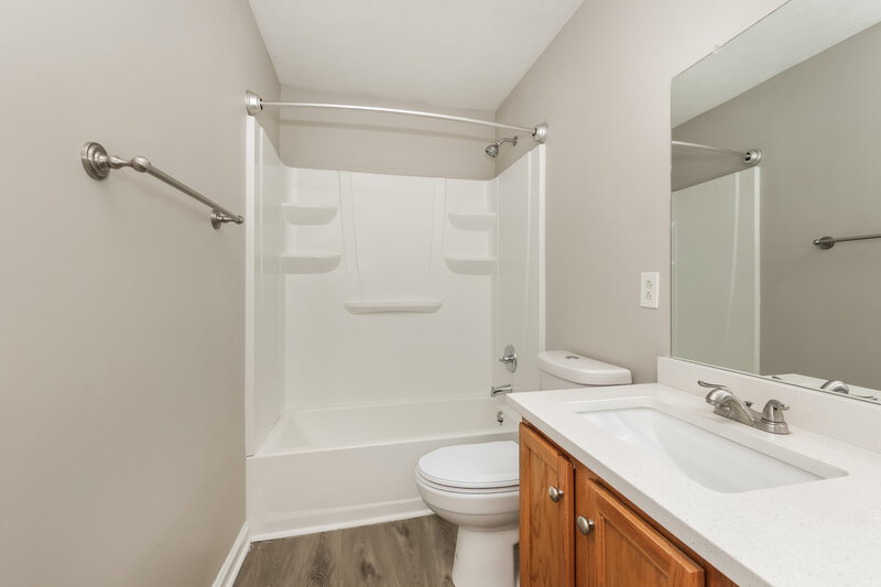 1,805/Mo, 1295 Tiree Dr Murfreesboro, TN 37128 Main Bathroom View 2