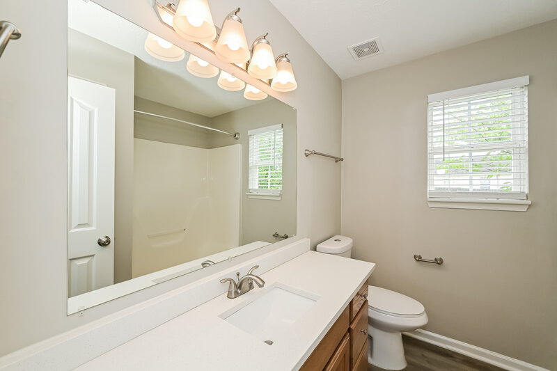 2,015/Mo, 2644 Dakota Way Murfreesboro, TN 37130 Main Bathroom View