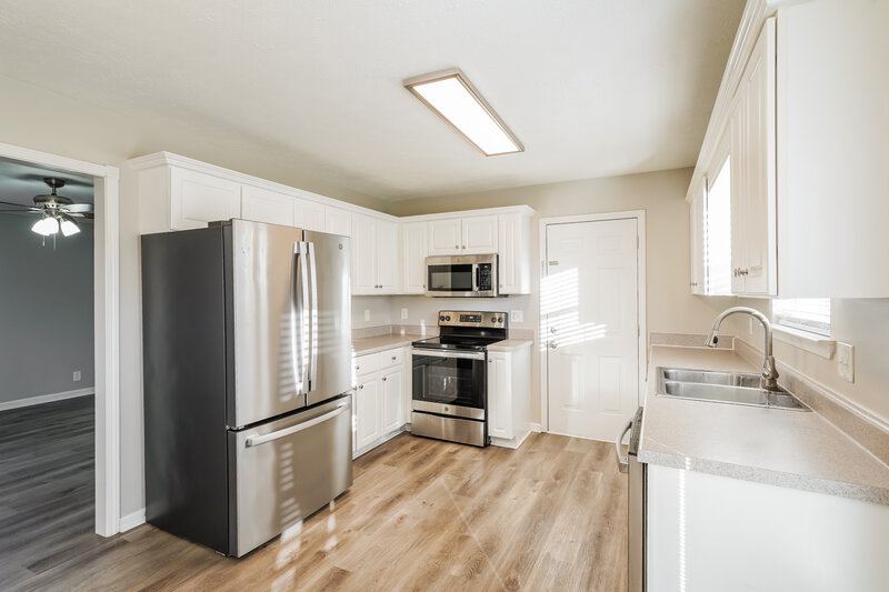 2,190/Mo, 1729 Cason Trail Murfreesboro, TN 37128 Kitchen View