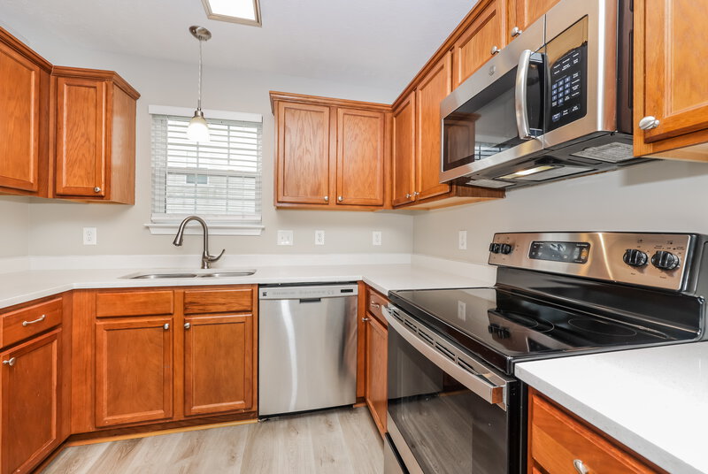 2,040/Mo, 1119 Phelissa Dr La Vergne, TN 37086 Kitchen View 2