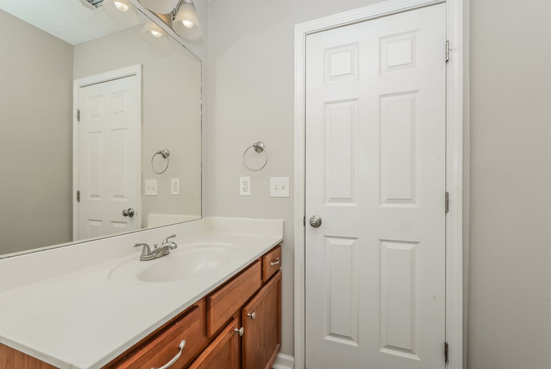 2,040/Mo, 1119 Phelissa Dr La Vergne, TN 37086 Main Bathroom View