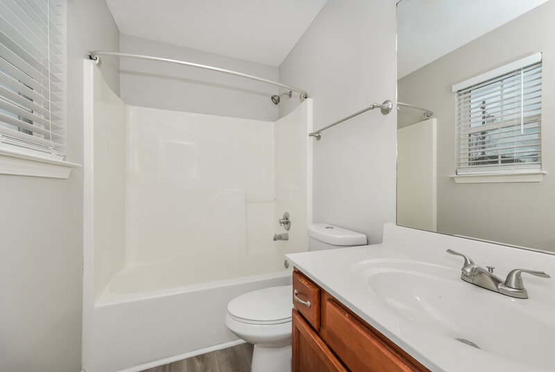 2,040/Mo, 1119 Phelissa Dr La Vergne, TN 37086 Bathroom View