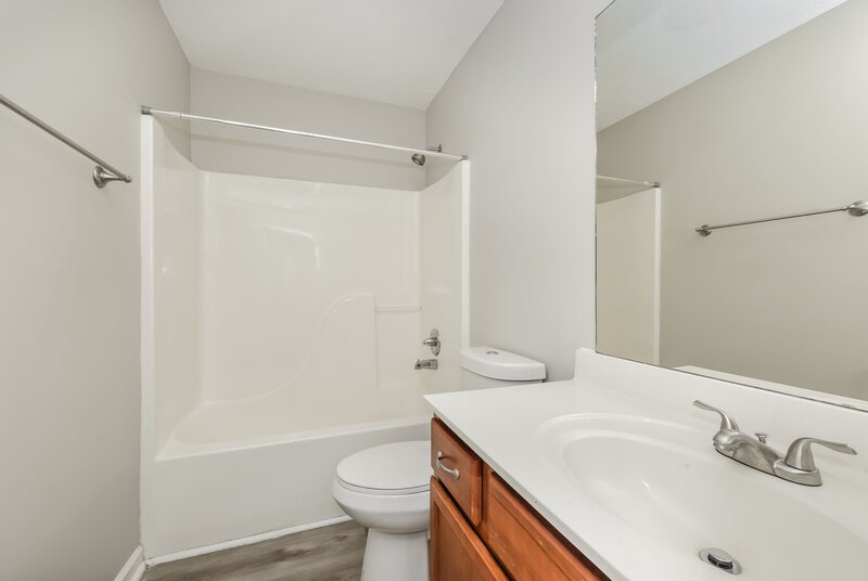 2,040/Mo, 1119 Phelissa Dr La Vergne, TN 37086 Bathroom View 3