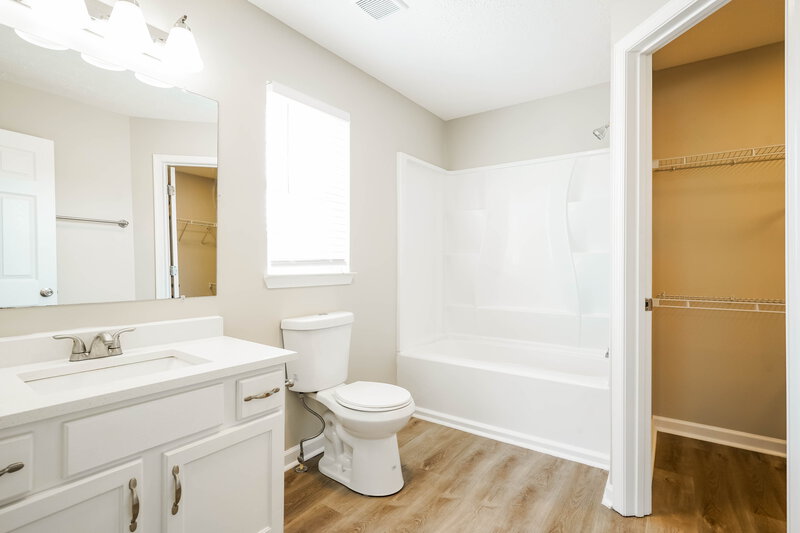 2,170/Mo, 2608 River Meade Way Nashville, TN 37214 Main Bathroom View