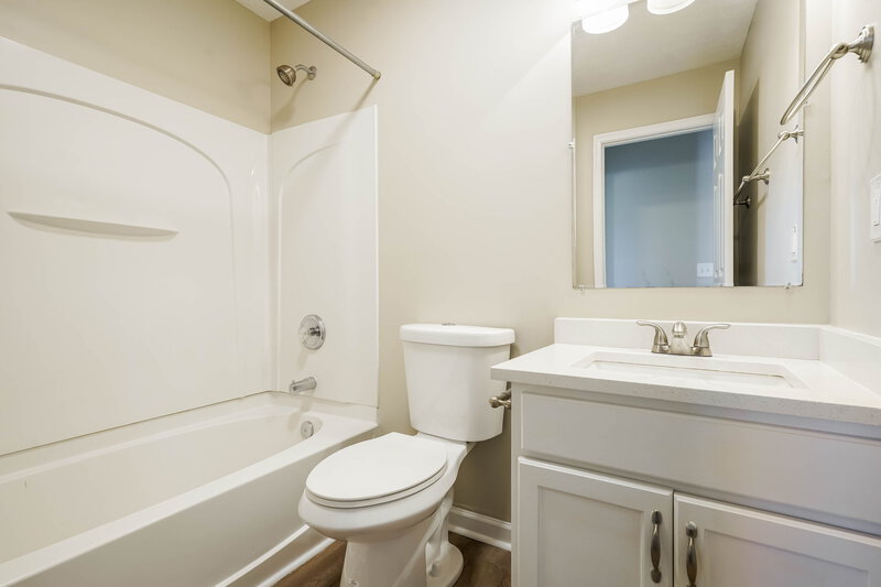 2,170/Mo, 2608 River Meade Way Nashville, TN 37214 Bathroom View