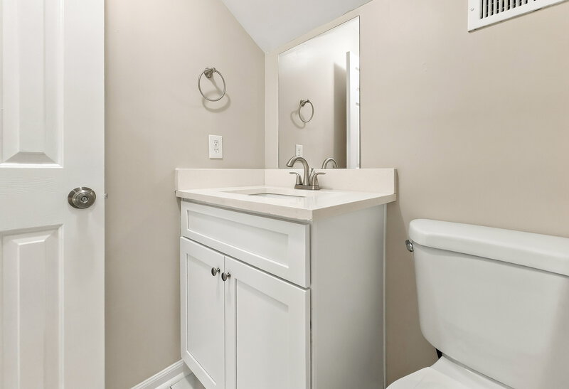 1,945/Mo, 206 Babe Ruth Cv La Vergne, TN 37086 Bathroom View