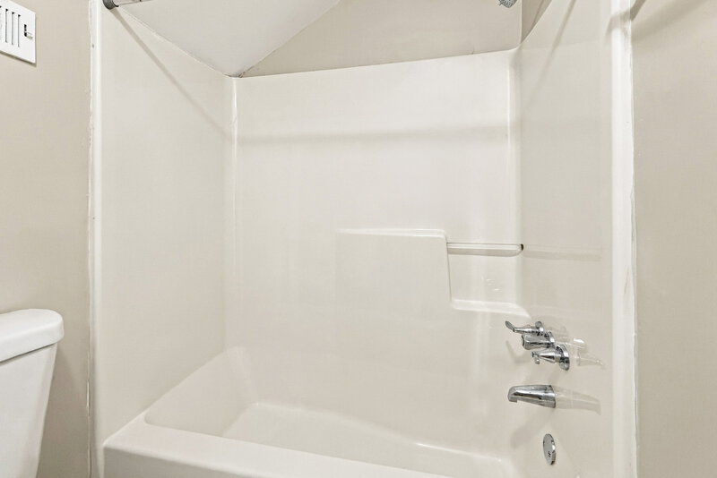 1,945/Mo, 206 Babe Ruth Cv La Vergne, TN 37086 Bathroom View 2
