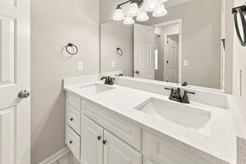 1,945/Mo, 206 Babe Ruth Cv La Vergne, TN 37086 Bathroom View 3