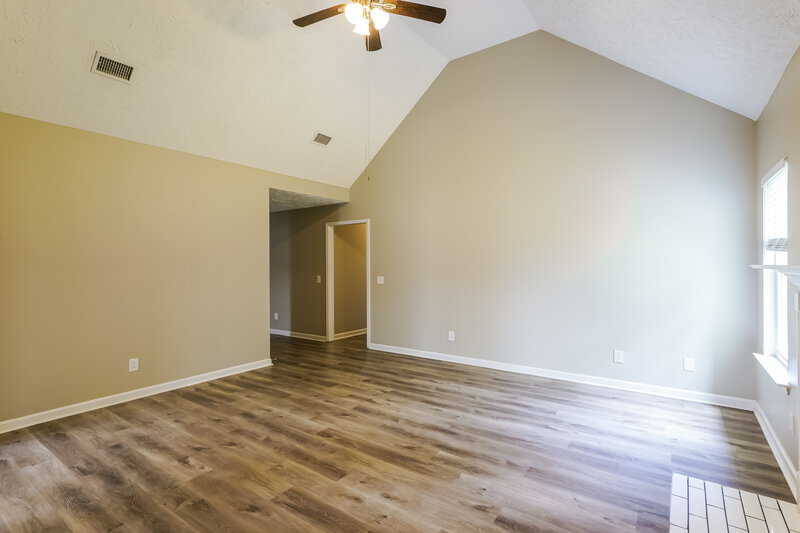 2,365/Mo, 1902 Champlain Dr La Vergne, TN 37086 Living Room View