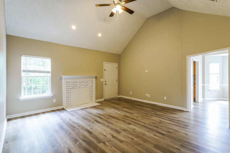 2,365/Mo, 1902 Champlain Dr La Vergne, TN 37086 Living Room View 2
