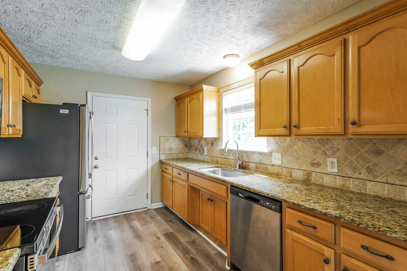 2,365/Mo, 1902 Champlain Dr La Vergne, TN 37086 Kitchen View