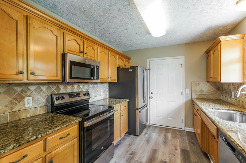 2,365/Mo, 1902 Champlain Dr La Vergne, TN 37086 Kitchen View 2