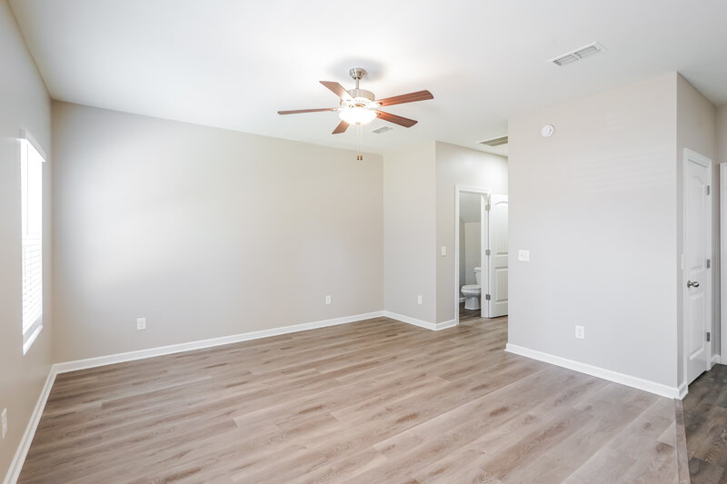 2,205/Mo, 1327 Rutherford St Murfreesboro, TN 37130 Living Room View