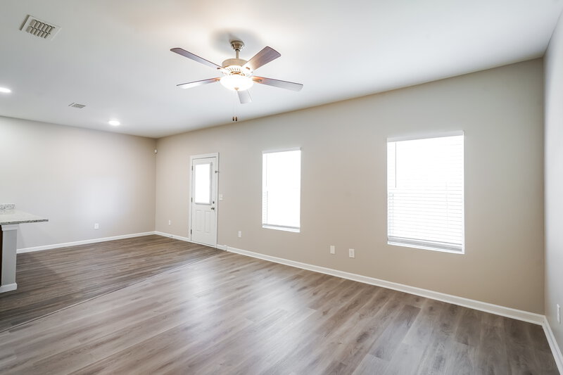 2,205/Mo, 1327 Rutherford St Murfreesboro, TN 37130 Living Room View 2