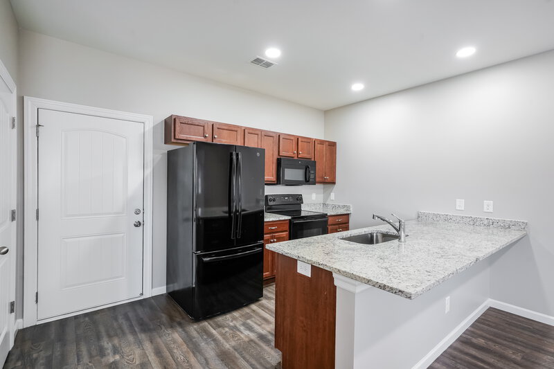 2,205/Mo, 1327 Rutherford St Murfreesboro, TN 37130 Kitchen View