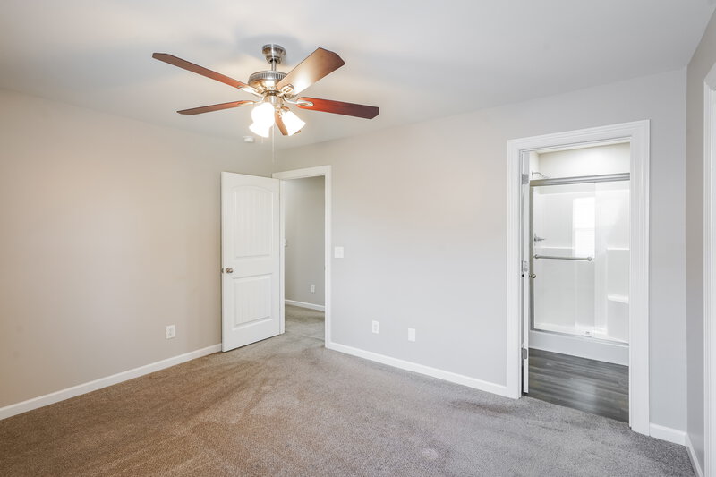 2,205/Mo, 1327 Rutherford St Murfreesboro, TN 37130 Main Bedroom View 2