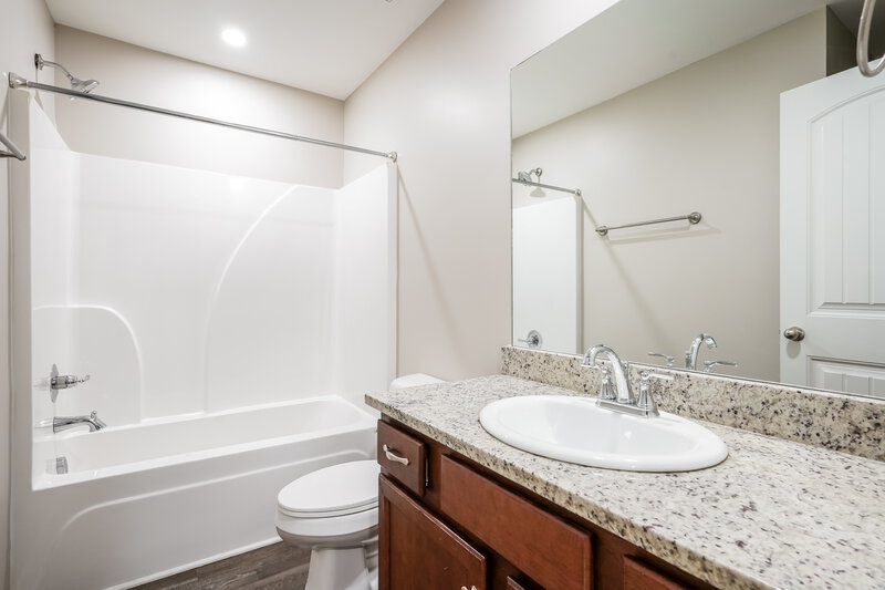 2,205/Mo, 1327 Rutherford St Murfreesboro, TN 37130 Bathroom View
