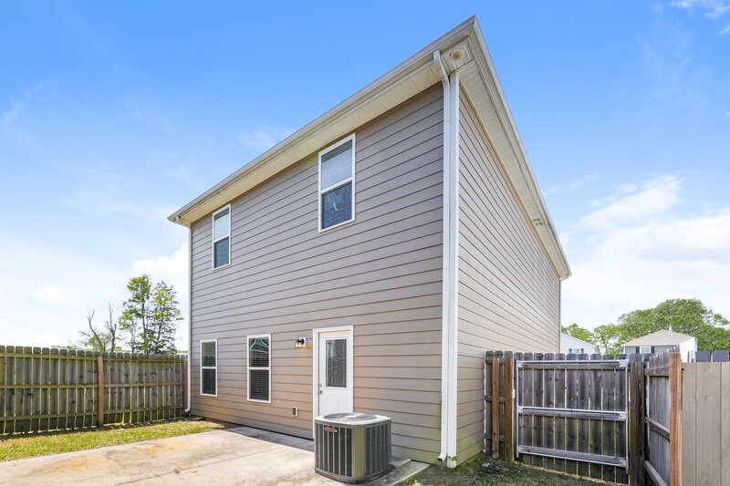 2,205/Mo, 1327 Rutherford St Murfreesboro, TN 37130 Rear View