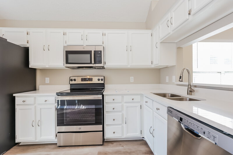 2,390/Mo, 3521 Glenfalls Dr Hermitage, TN 37076 Kitchen View 2