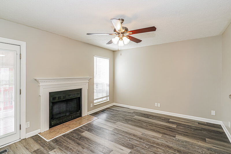 2,115/Mo, 379 Dorr Dr Goodlettsville, TN 37072 Living Room View 2