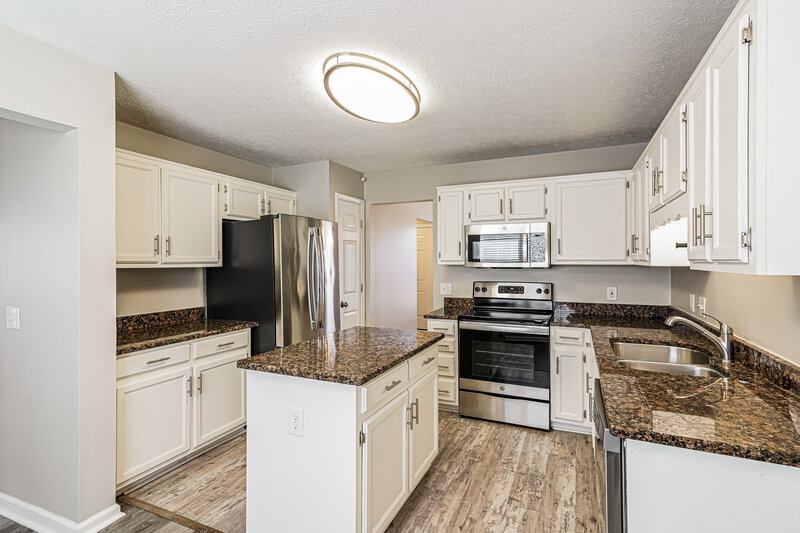 2,115/Mo, 379 Dorr Dr Goodlettsville, TN 37072 Kitchen View 2