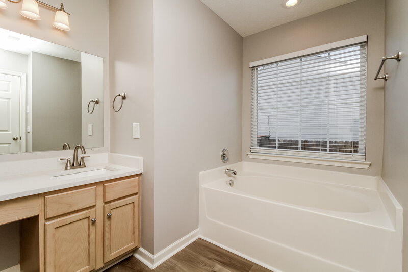 2,490/Mo, 1205 Alandee St Nashville, TN 37214 Main Bathroom View