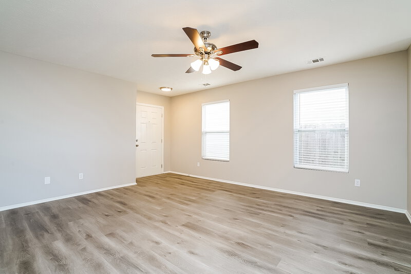 1,900/Mo, 2877 Creekbend Dr Nashville, TN 37207 Living Room View 3