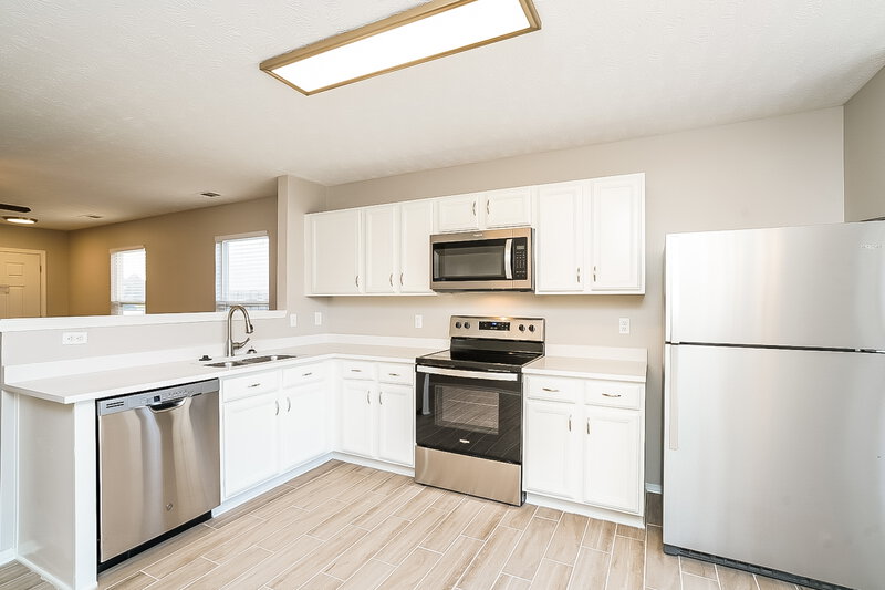 1,900/Mo, 2877 Creekbend Dr Nashville, TN 37207 Kitchen View 2