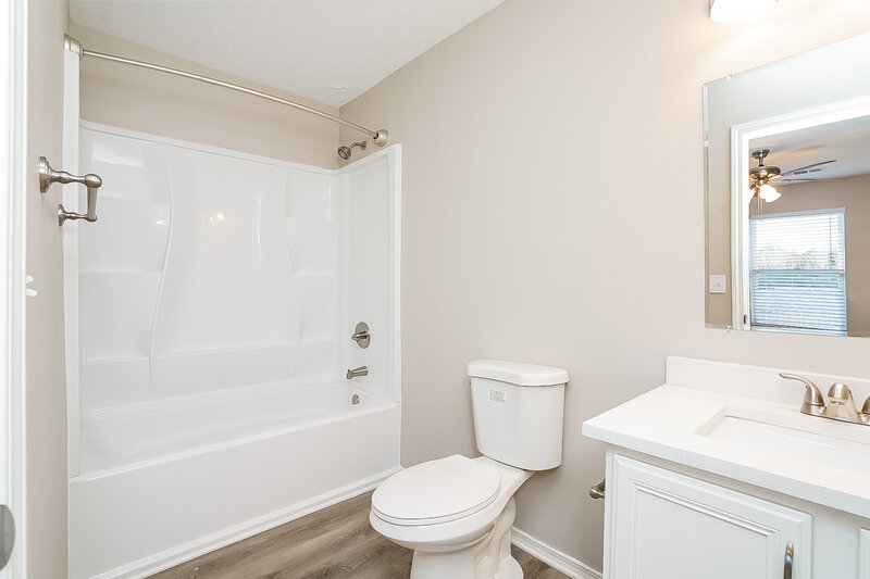 1,900/Mo, 2877 Creekbend Dr Nashville, TN 37207 Bathroom View