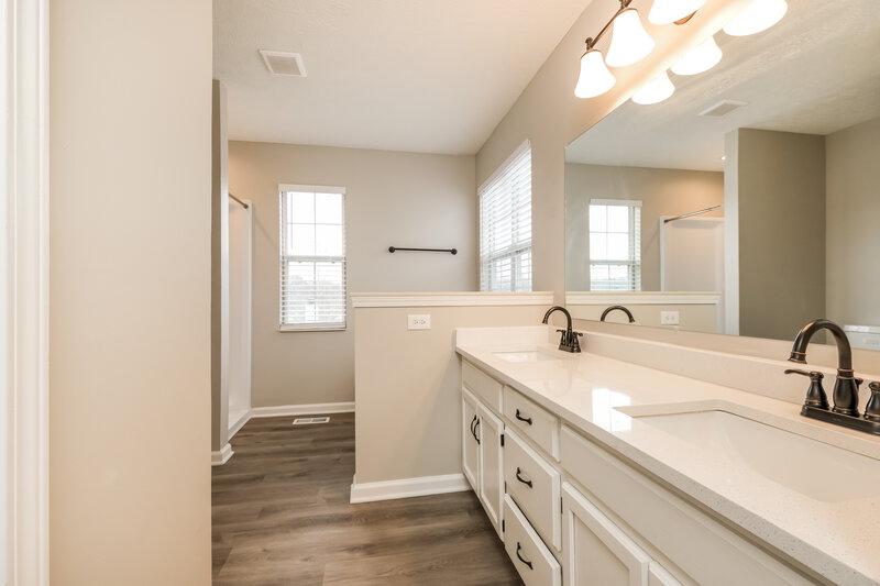 2,370/Mo, 3102 Creekview Ln Goodlettsville, TN 37072 Main Bathroom View