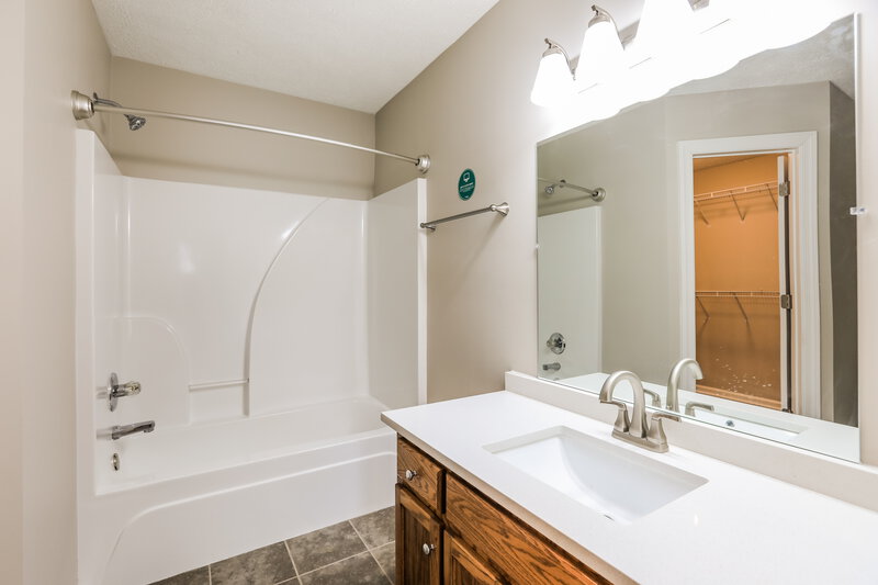 1,890/Mo, 1774 N Cove Murfreesboro, TN 37129 Main Bathroom View