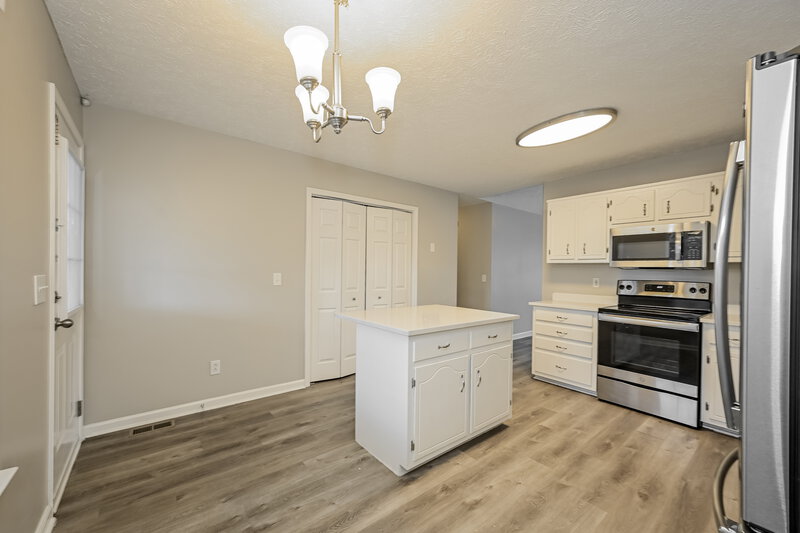 2,095/Mo, 1984 Old Castle Dr Murfreesboro, TN 37127 Kitchen View 2